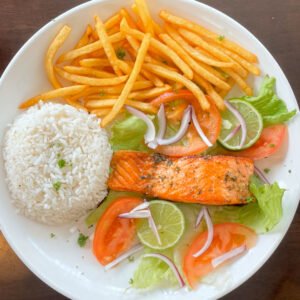 Salmón en mantequilla de ajo